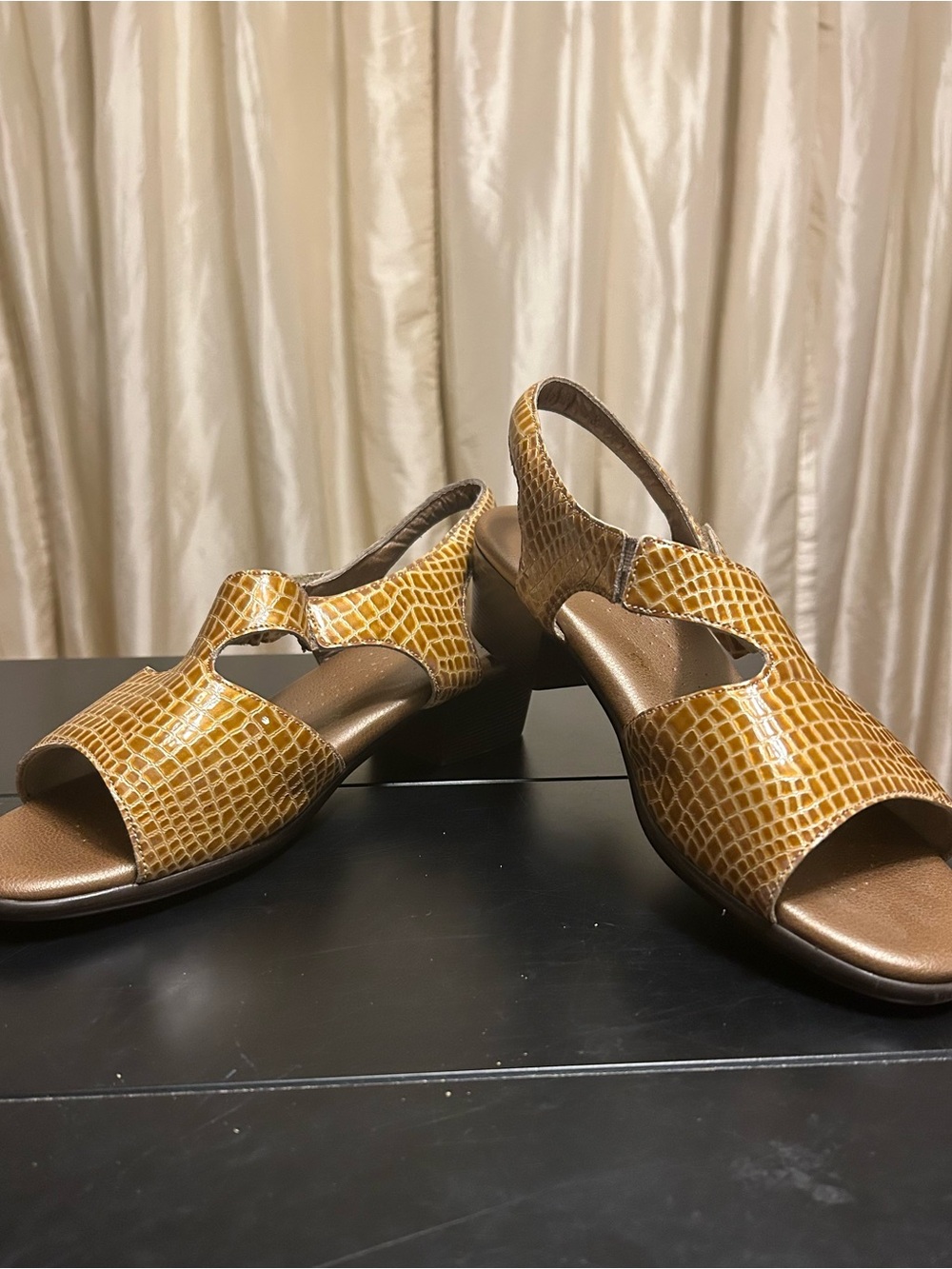 SAS Golden Brown Croc-Embossed Slingback Sandals